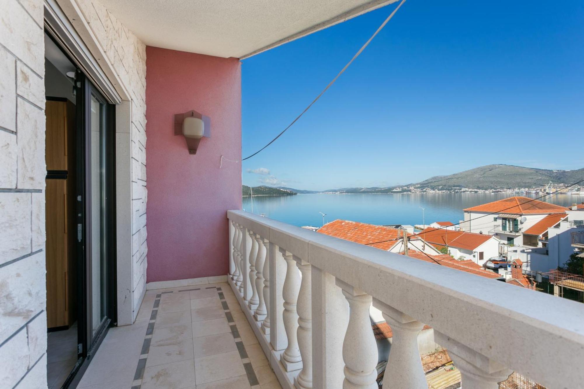 Seaside Apartments With A Swimming Pool Okrug Gornji, Ciovo - 11374 Trogir Extérieur photo