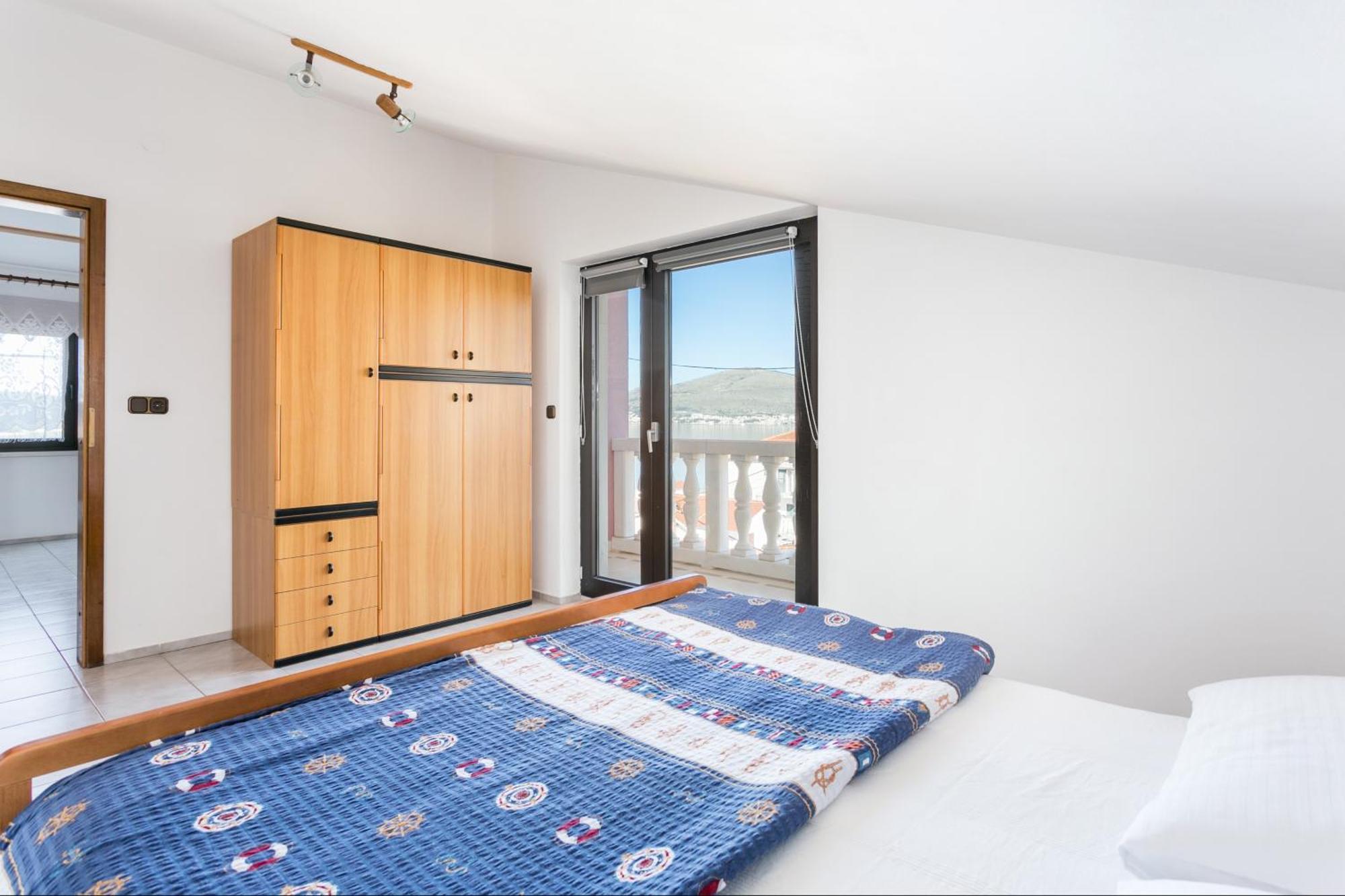 Seaside Apartments With A Swimming Pool Okrug Gornji, Ciovo - 11374 Trogir Chambre photo