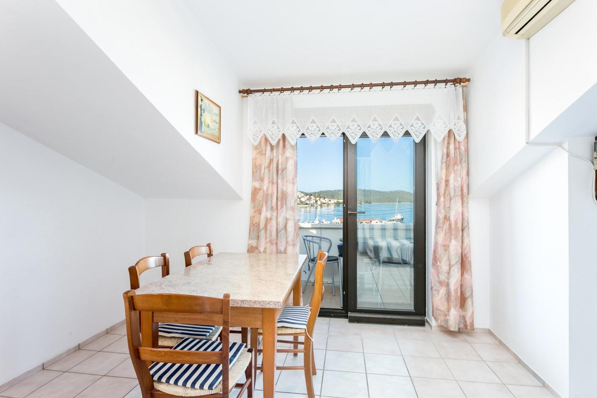 Seaside Apartments With A Swimming Pool Okrug Gornji, Ciovo - 11374 Trogir Extérieur photo