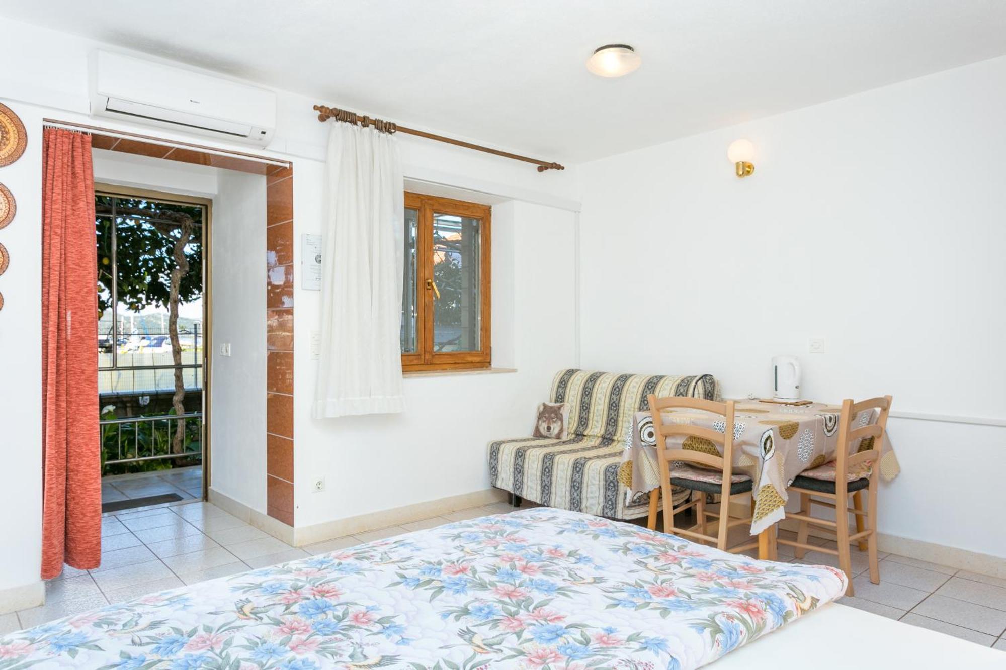 Seaside Apartments With A Swimming Pool Okrug Gornji, Ciovo - 11374 Trogir Chambre photo
